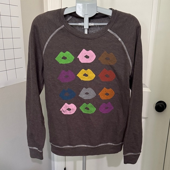 Donald Junk Food Gray Sweatshirt with Lips Graphic Design - Picture 1 of 8